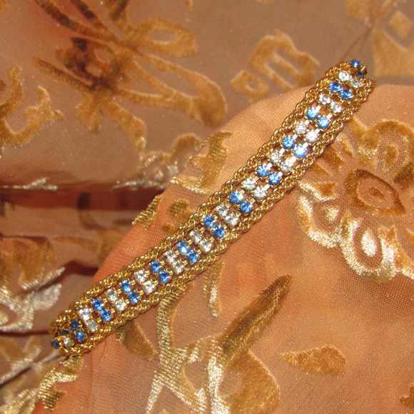 Delicate Blue Crystal Rhinestone Bracelet EUC - Picture 8 of 12